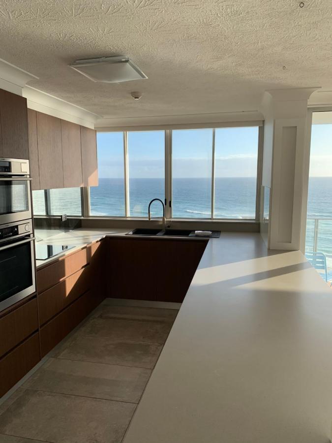 Pacific Regis Beachfront Holiday Apartments Gold Coast Buitenkant foto
