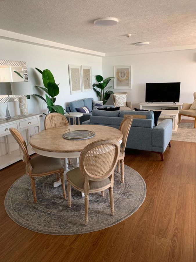 Pacific Regis Beachfront Holiday Apartments Gold Coast Buitenkant foto