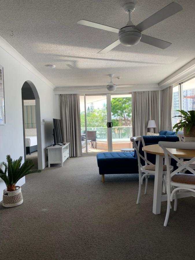 Pacific Regis Beachfront Holiday Apartments Gold Coast Buitenkant foto