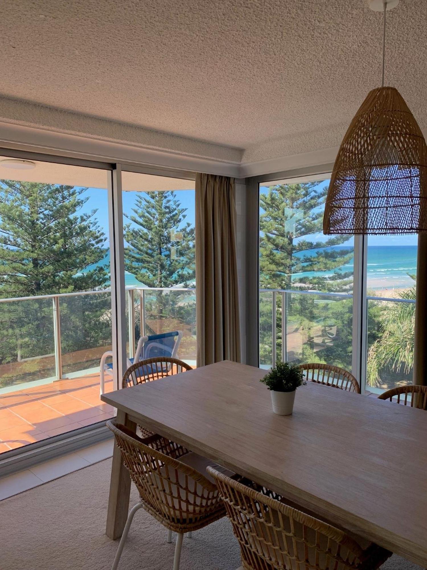 Pacific Regis Beachfront Holiday Apartments Gold Coast Buitenkant foto