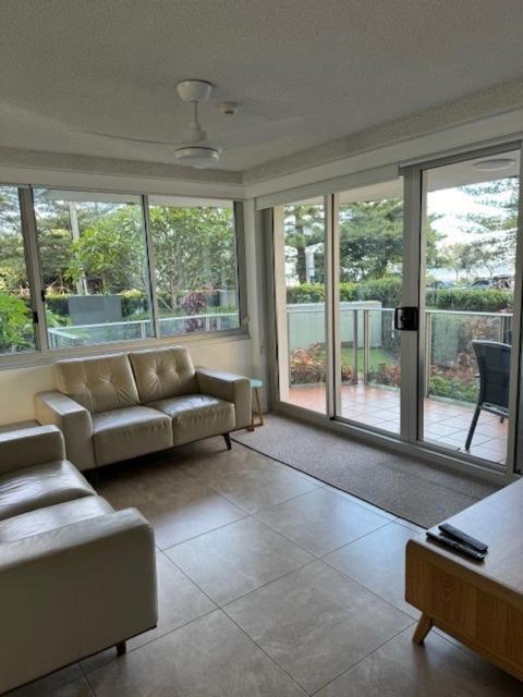 Pacific Regis Beachfront Holiday Apartments Gold Coast Buitenkant foto