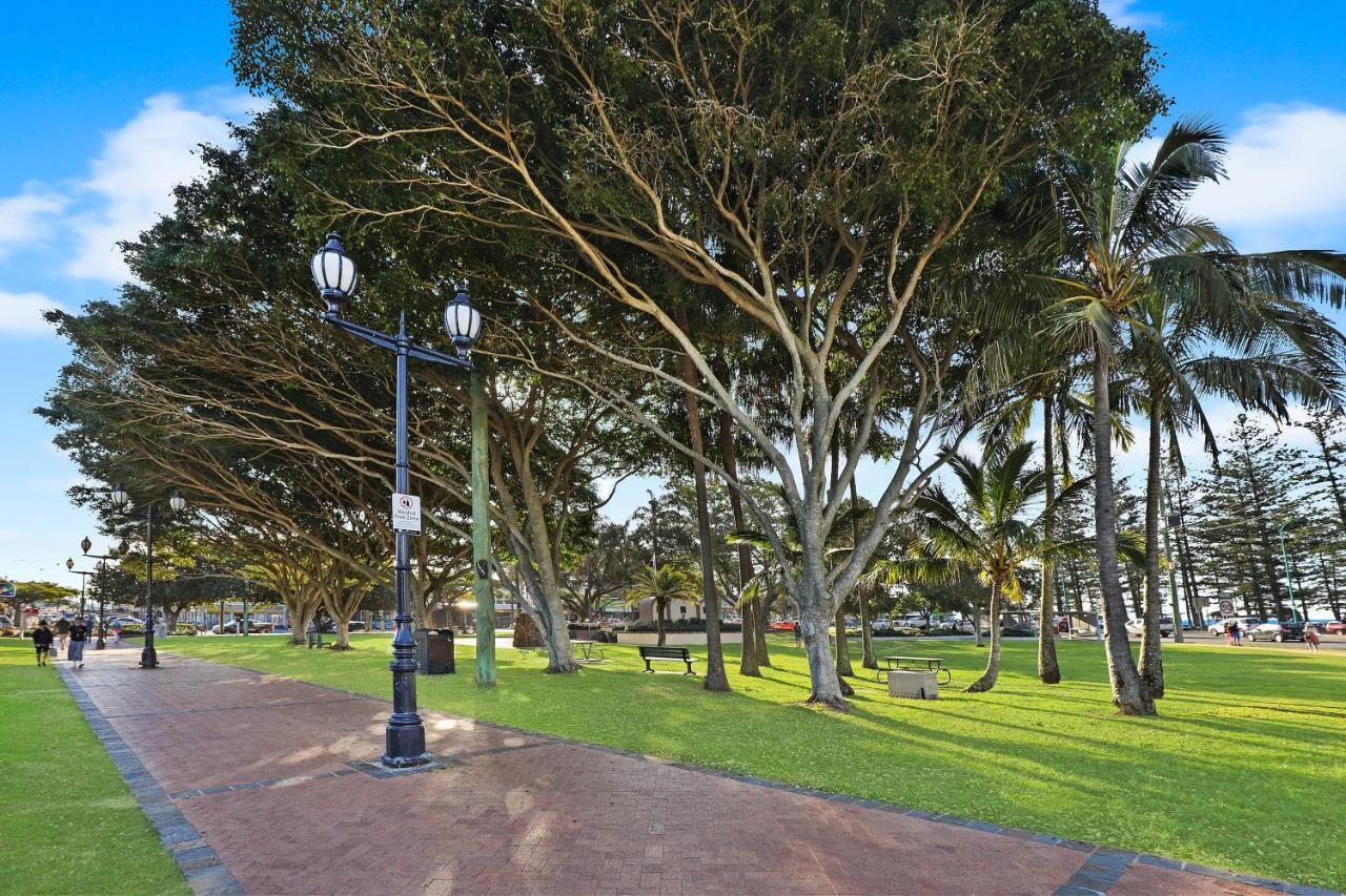 Pacific Regis Beachfront Holiday Apartments Gold Coast Buitenkant foto