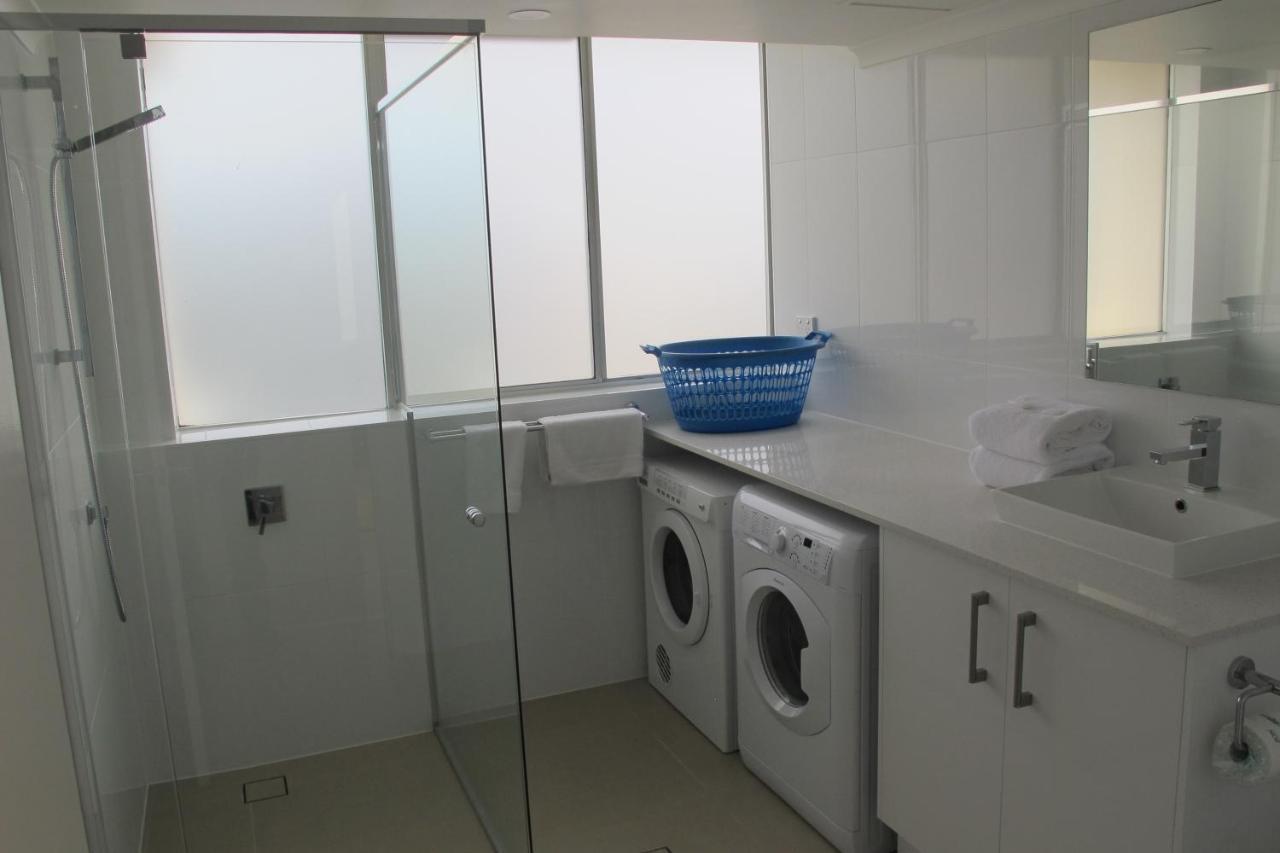 Pacific Regis Beachfront Holiday Apartments Gold Coast Buitenkant foto